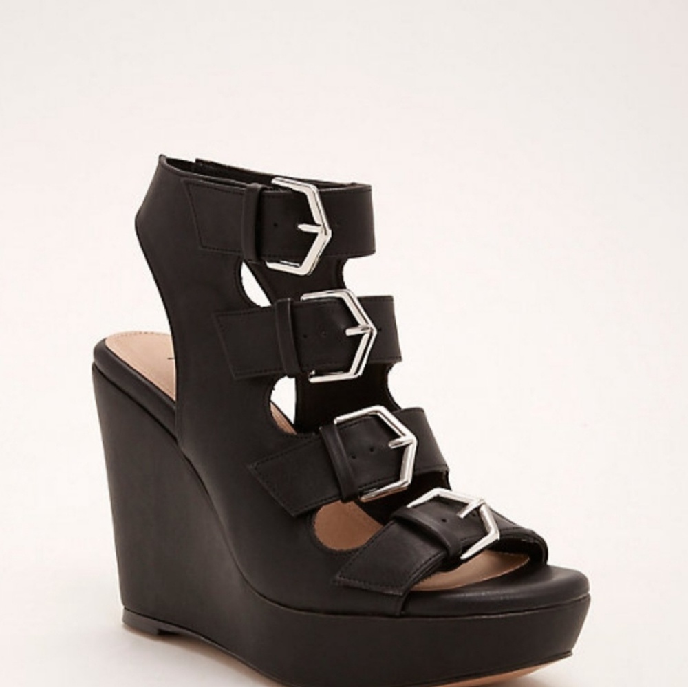 Torrid Buckle Wedge Sz 9